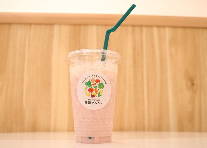 いちごのコールドプレスジュース
